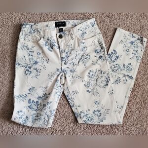 Ladies White Flowered Denim Jeans, size 2